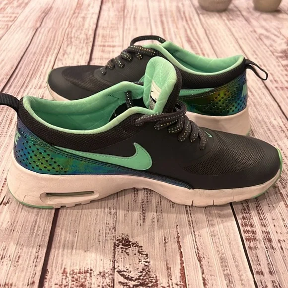 Nike Air Max Tennis Shoes - Picture 10 of 11